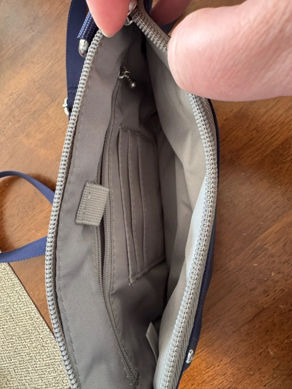 Baggallini small navy blue‎ crossbody bag